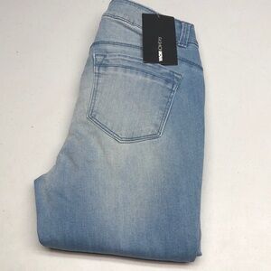 NWT FASHION NOVA FACTORY DISTRESS SKINNY JEANS 7/27x28 ⭐️